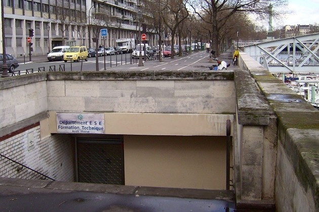 Nyere billede af nedgangen til Arsenal i Boulevard Bourdan